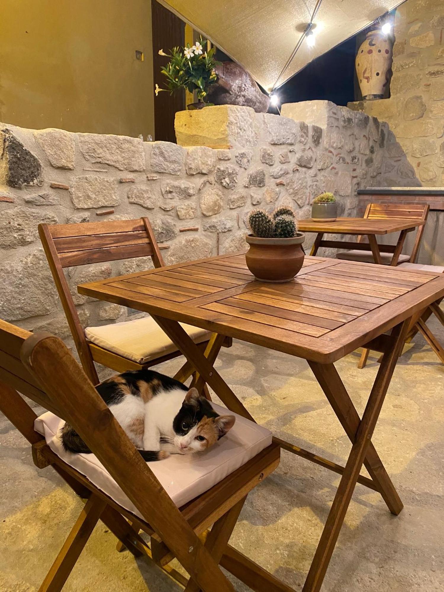 Helikon -la Dimora Del Viandante- Montalbano Elicona